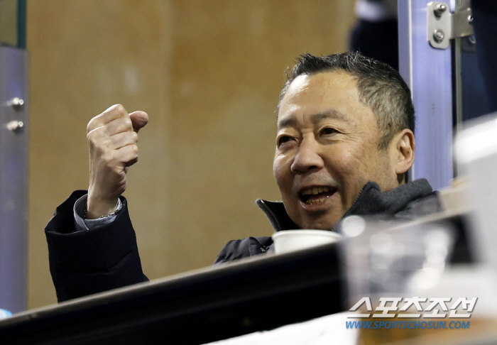 '역시 야구광' 박정원 두산 회장, 개막전 떴다…두산 홈개막 2만3750…