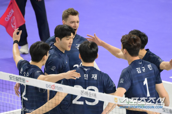 '정지석 30점+막심 20점' '새 우승 청부사' 떴다. 대한항공, OK…
