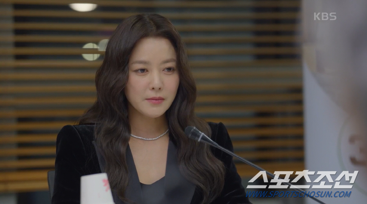 "불륜 스캔들 갖다대겠죠". 이소연, '악성 루머'로 JY그룹 대표 해임…