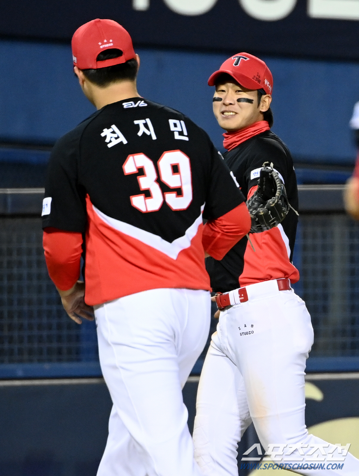 "쉽지 않은 경기 예상했는데…" 9년 만에 4연승 질주, 이러니 '우승 …
