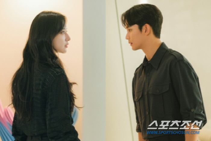 [SC프리뷰]김수현♥김지원, '2차 부부전쟁'에 비서진 '공작새 하나' …