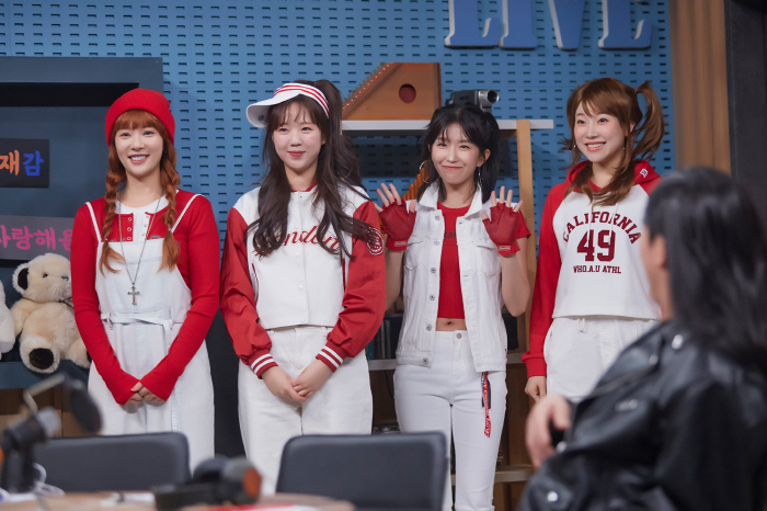 [SC리뷰]황정음 'SNL' 매콤했다…'이혼·바람·전 남친' 유쾌하게 정…