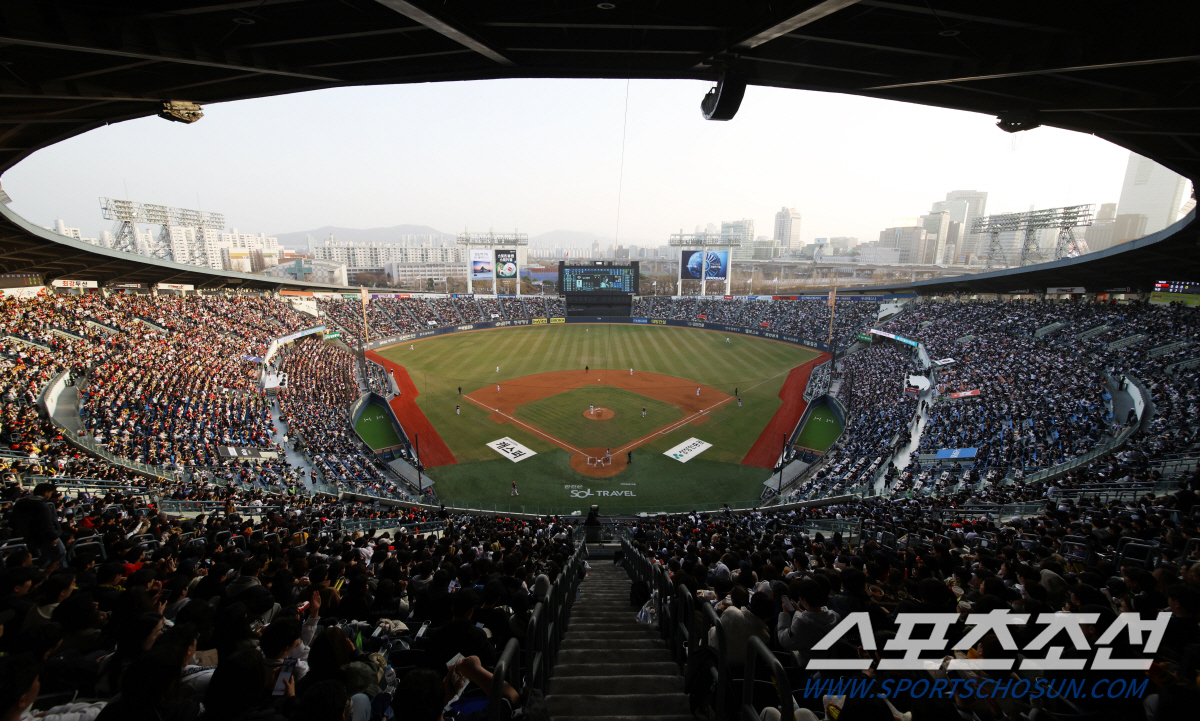 일요일마저 만원관중…잠실 KIA-두산전, 주말 3연전 모두 매진[잠실 현…