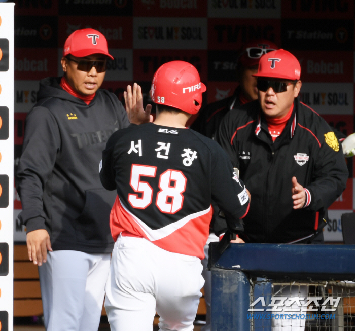 만원관중이 부른 200안타 달성 시절 그 노래, 35세 타자를 전율시켰다…