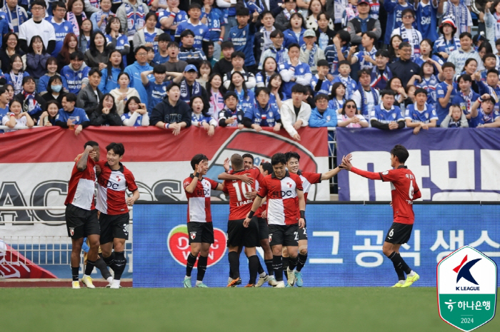 '페신 결승골' 부산, 수원 1-0으로 꺾고 시즌 2승째+7위 점프...…