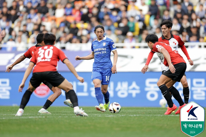 '페신 결승골' 부산, 수원 1-0으로 꺾고 시즌 2승째+7위 점프...…