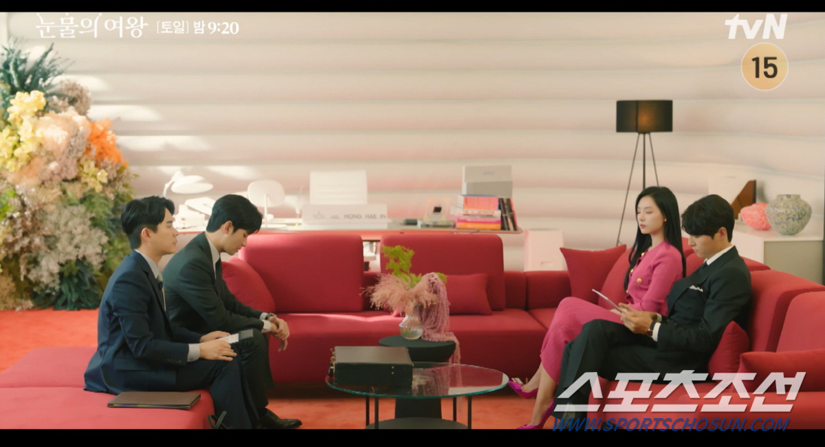 [종합]송중기-김수현을 한 화면에서 볼 수 있다고? '눈물의 여왕'이 탄…
