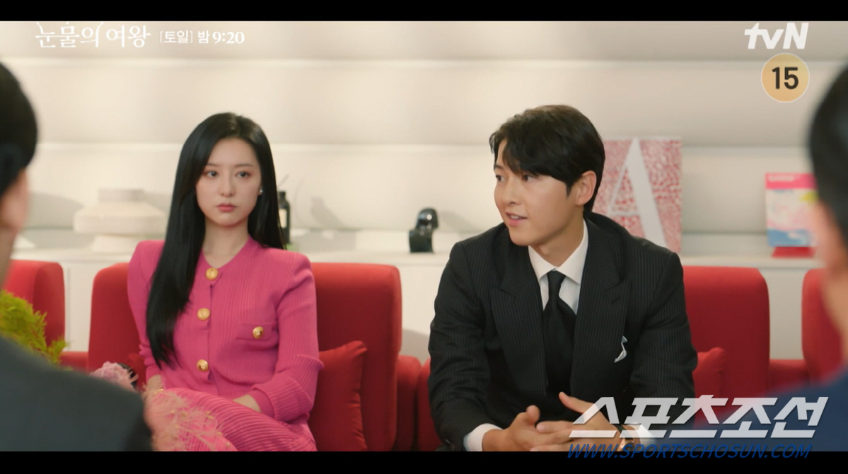 [SC초점]'카메오' 송중기, '코미디' 해야겠네! 웃음기 없는 얼굴로 …