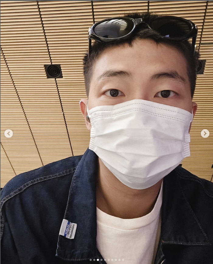 "24년에도 보라해" 군 휴가 나온 RM, 여전한 팬♥...짧은 머리도 …