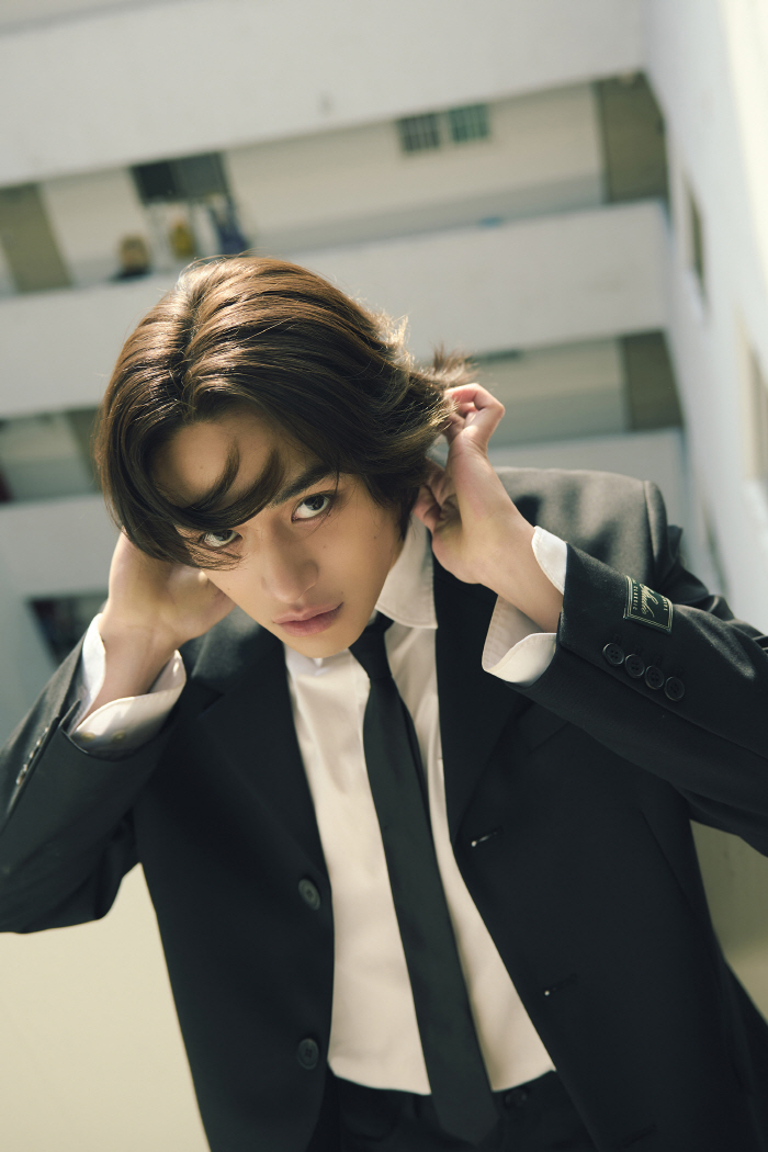 루카스, 오늘(1일) 솔로 데뷔→'Renegade' 공개..6시 음원·M…