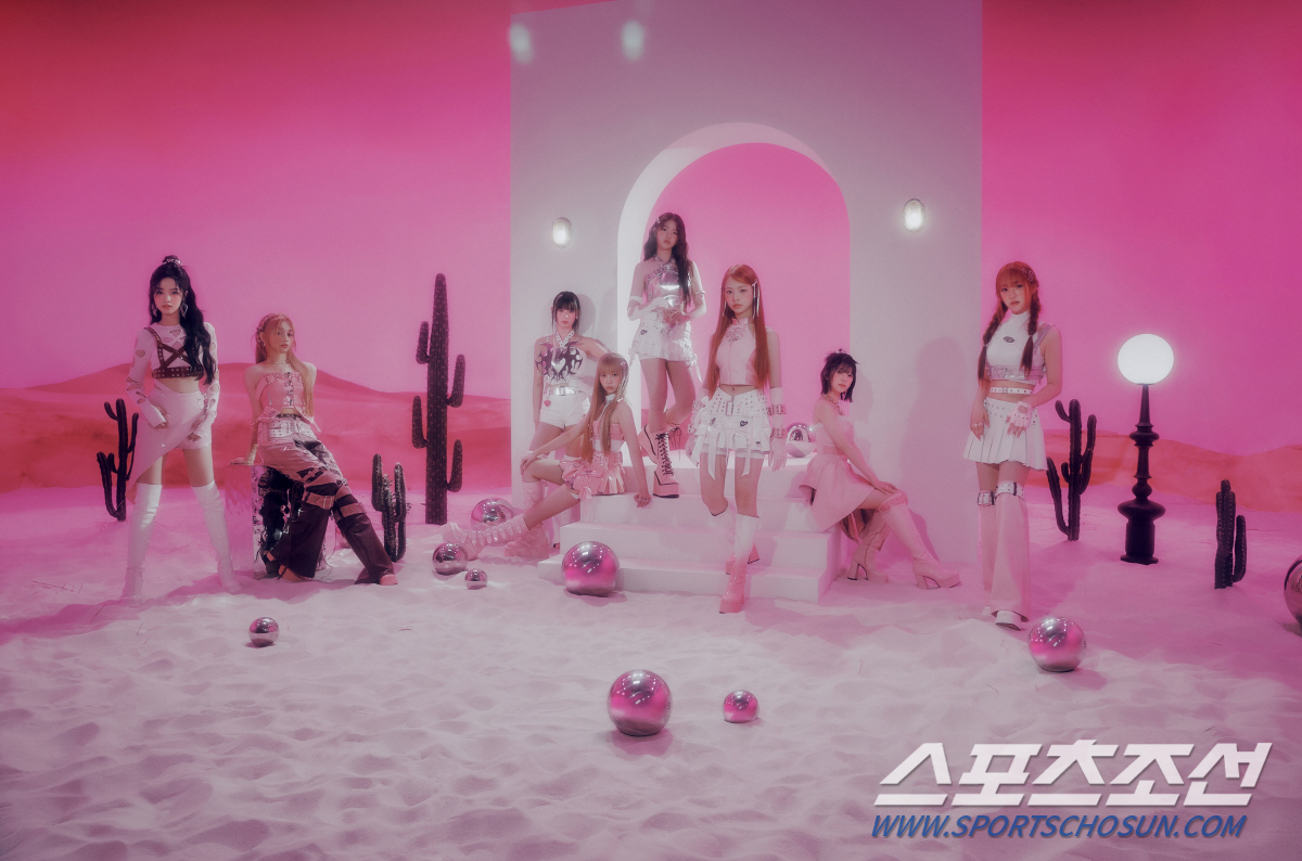 유니스, 앨범 발매 5일만 5만 장 돌파…역대 걸그룹 데뷔 앨범 초동 8…