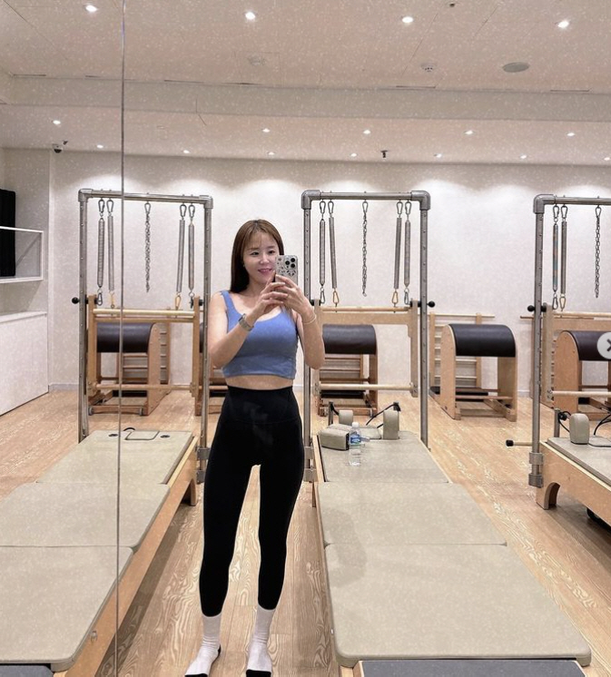 '11kg 감량' 신지, 군살無 종잇장 몸매 자랑 "3일 디톡스한 결과"