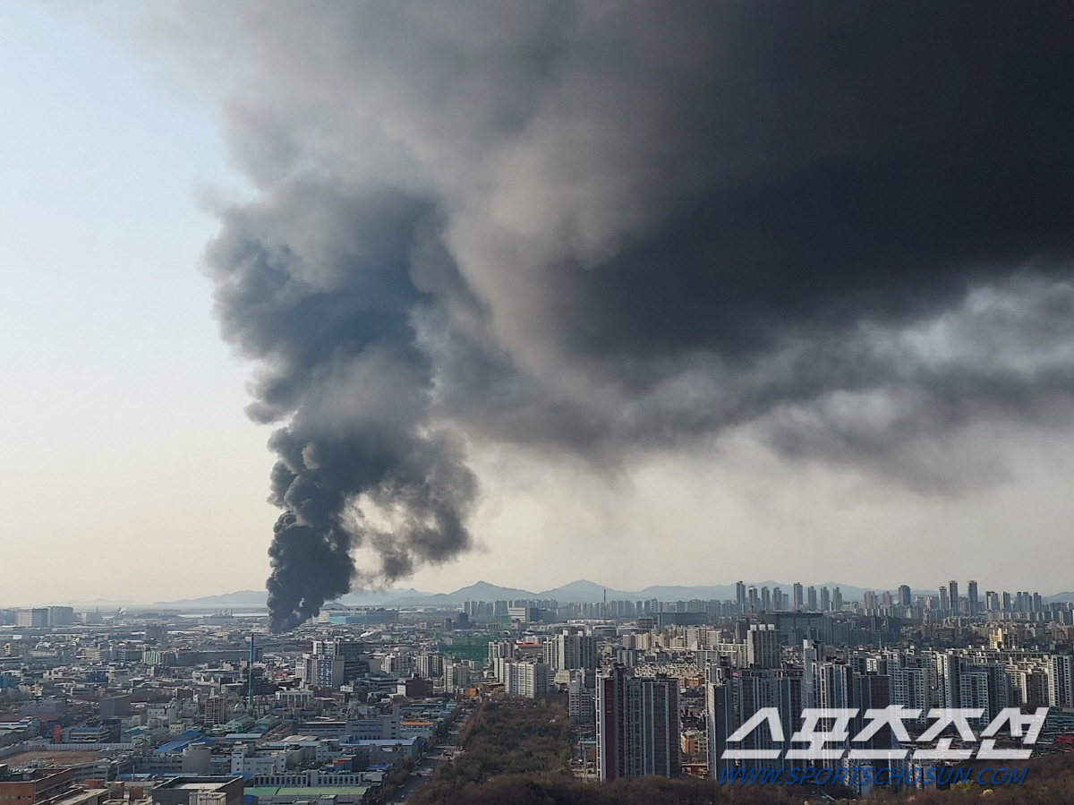 인천 서구 공장 화재로 연기 뒤덮여…'대응 1단계' 발령