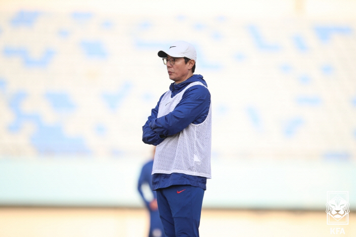 韓 새 역사 향해 간다…황선홍 감독의 사명감 "올림픽 10연속 진출 어렵…