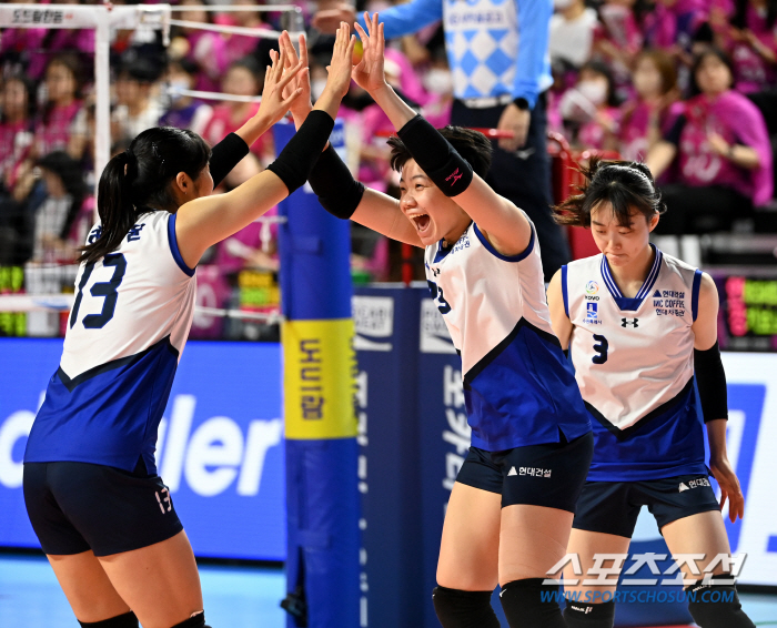 사상 첫 3연속 풀세트 대혈투, 현대건설이 웃었다! V3 축포![인천 리…
