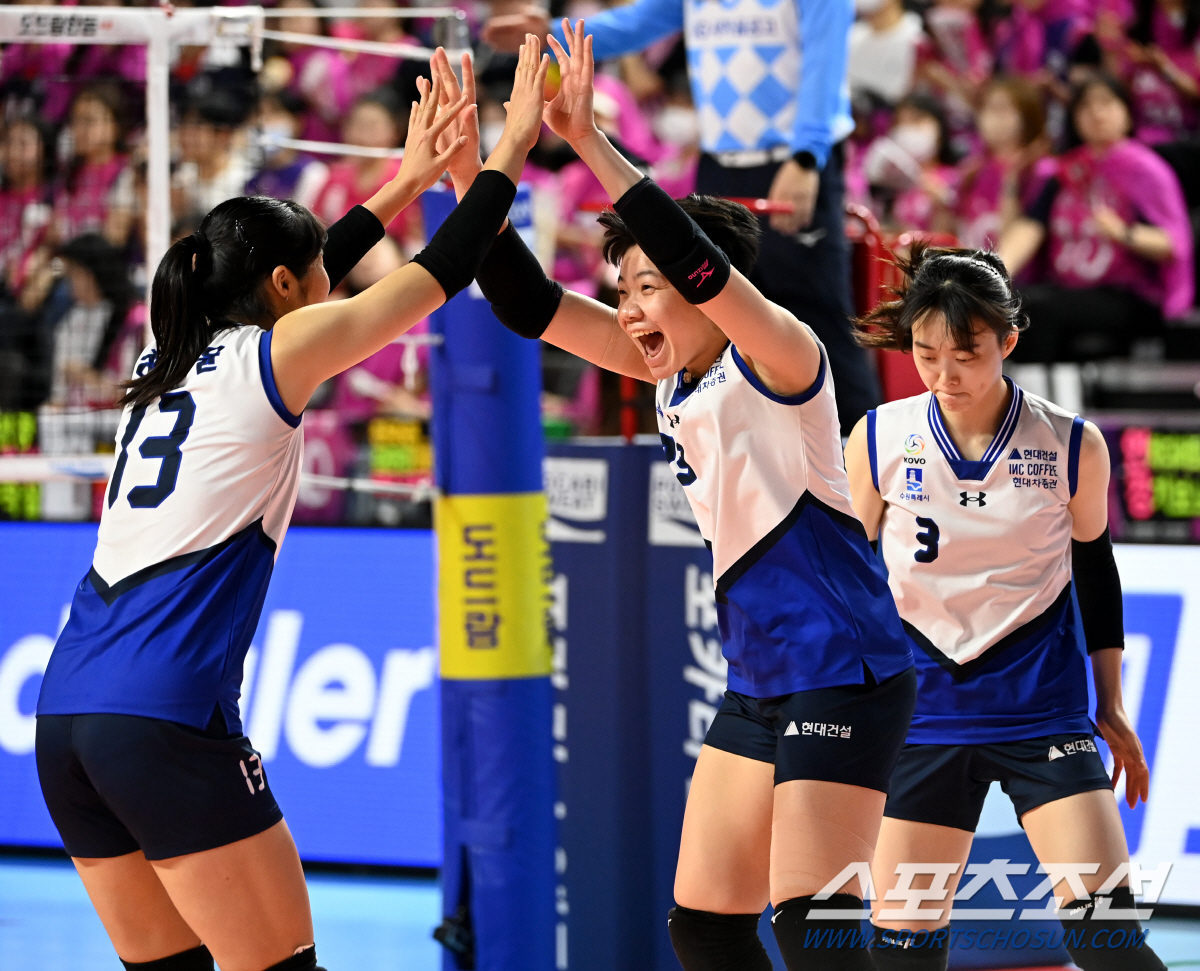 사상 첫 3연속 풀세트 대혈투, 현대건설이 웃었다! V3 축포![인천 리…