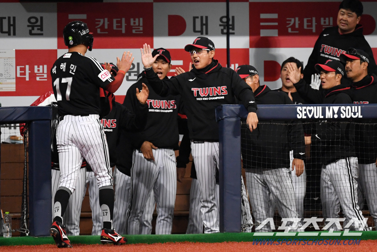"우승기원하고 벳머니 받자" LG 26.7% 우승확률1위, 한화 48만5…