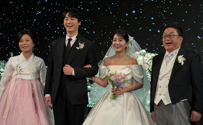 이수민♥원혁, 오늘(2일) 결혼식 현장 공개...父 이용식 '환한 미소'…