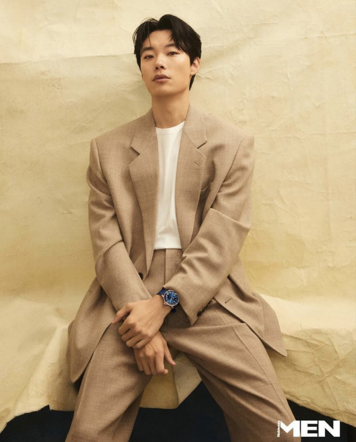 [SC이슈] "한소희와 결별→SNS 재개"…류준열, 화보 촬영 '열일 행…