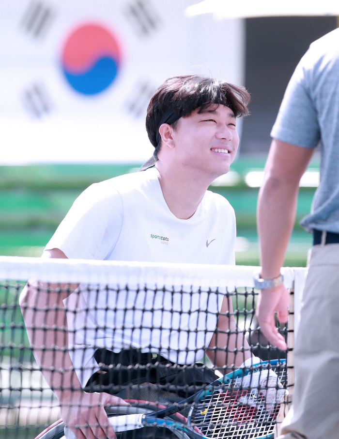 '韓 휠체어테니스 최강자'임호원, 부상투혼 발휘해 日 스즈키 2-0 완파…