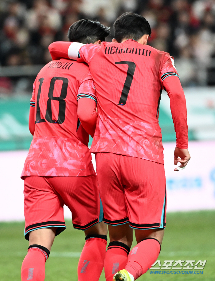 '홍명보일까, 황선홍일까' 정해성 위원장, 국내 4명+외국인 7명에 담긴…
