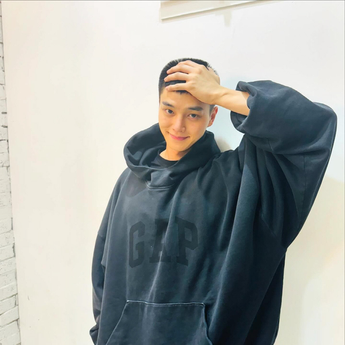 "까까머리에도 훈훈" 송강→김민규·황민현, ★들 '입대' 릴레이 시작 […