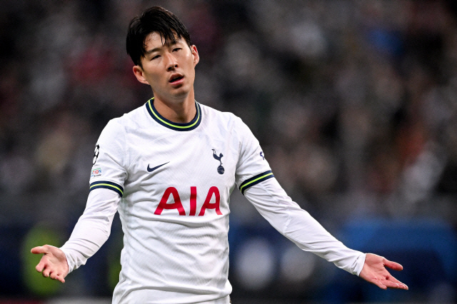 ‘EPL 30위 아래’ 손흥민 연봉, 이래서 낮았다...'맨시티 50% …
