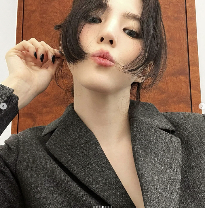 한소희, '결별' 류준열 이어 SNS 재개…"앞으로 꽃길만" 심경 고백