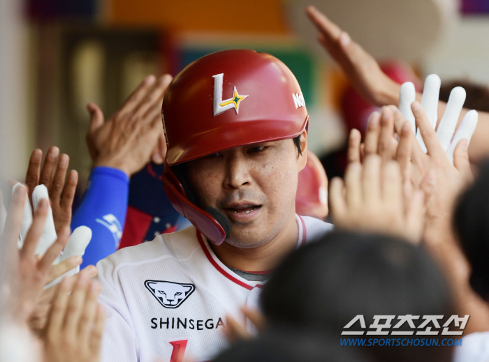 한유섬 만루포에 7타점 대폭발! SSG, 5홈런으로 두산 완파…4연승 질…