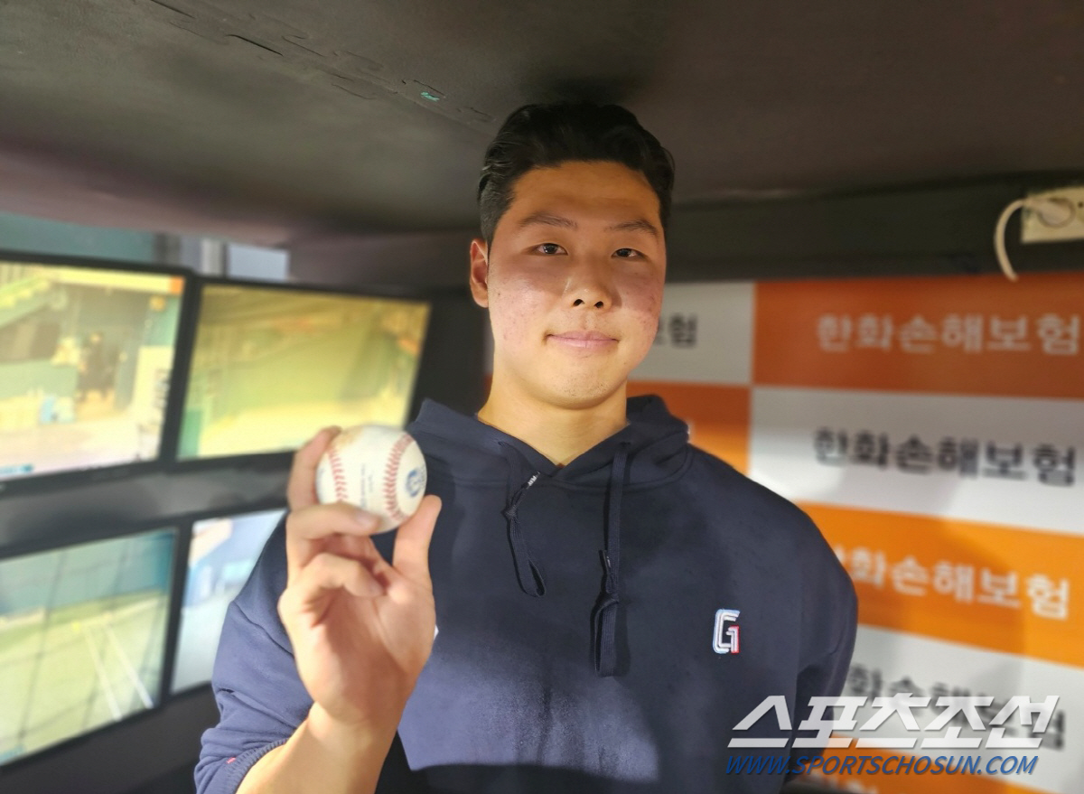 "맞아도 씩씩하게"…5할 타율 괴물 외인 K→데뷔 첫 승까지, 그럼에도 …