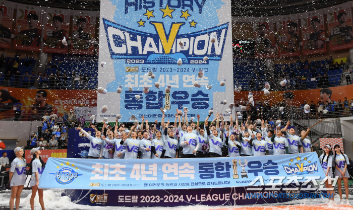 "새 역사를 열겠다" 선언…하늘은 기적을 안겼고, 대한항공은 우승컵으로 …