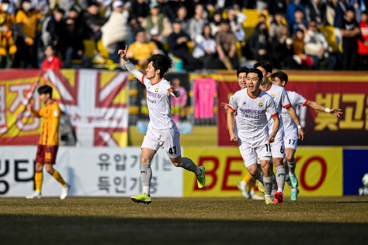'오전에 수업, 오후엔 훈련' 당돌한 고교생의 이중생활, K-필 포든 꿈…