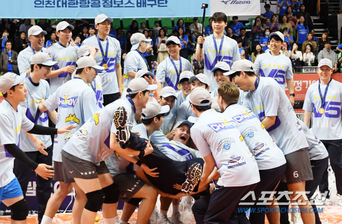 대한항공 왕조는 굳건했다. 사상 최초 4년 연속 통합우승. 정지석 MVP…