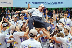 [프로배구결산] ③다시 새로운 시작…사령탑 대거 교체·FA 영입전 준비