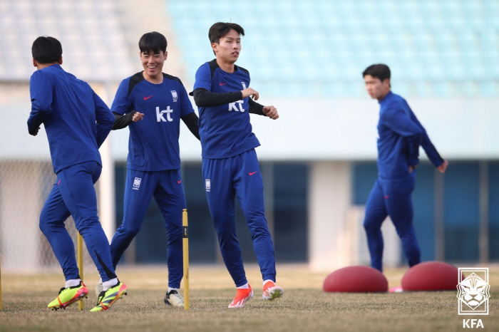 '새 역사 기대감→황선홍 감독 향한 관심' 10회 연속 올림픽 가는 길,…