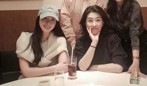 김태희, 할리우드 진출 소식 후 첫 근황..생일파티서 눈부신 미모