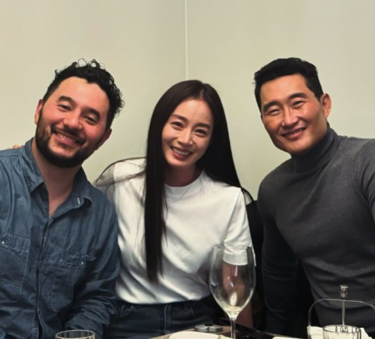 김태희, 할리우드 진출 소식 후 첫 근황..생일파티서 눈부신 미모