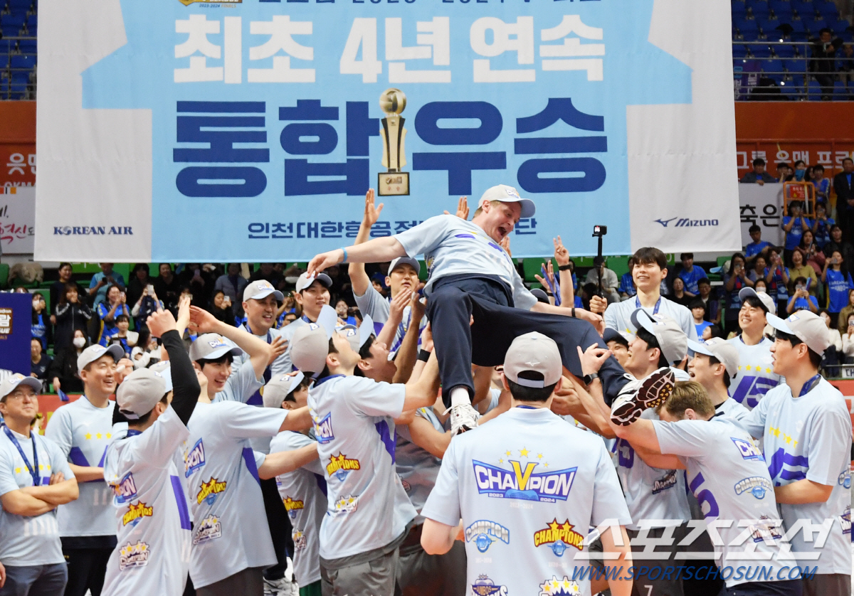 마지막 순간 원포인트 블로커가 속공 토스 올려 끝내다니... 이게 틸리카…