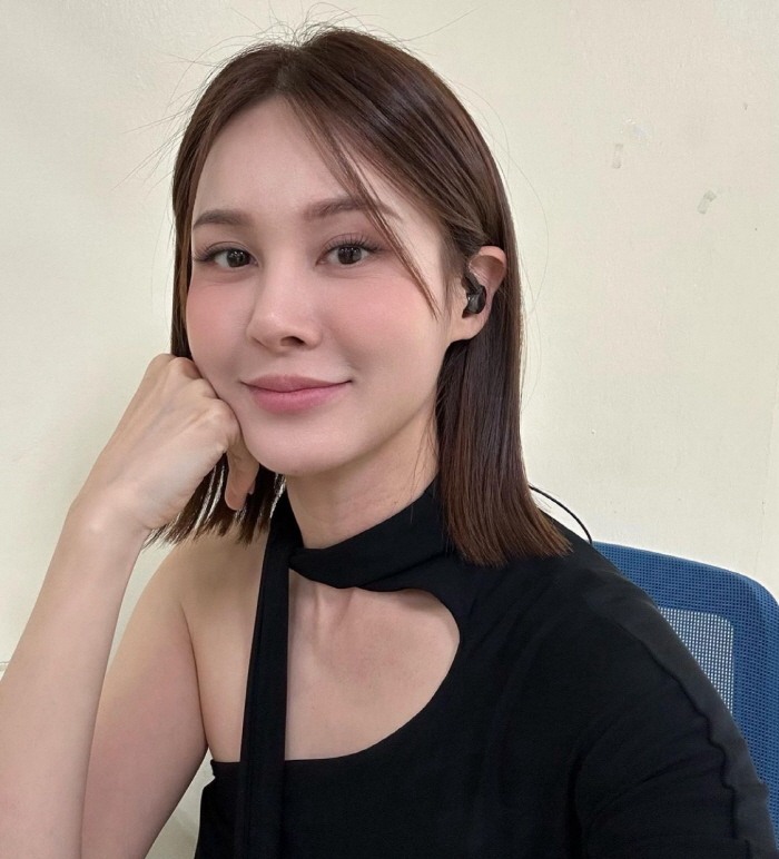 아이비, 조갑박리증 고백..."멍들고 피부 파이고" 고통 호소