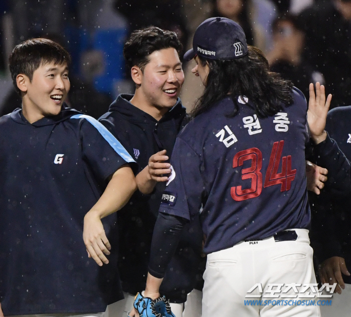 타자 심리까지 고려했다…한 점 차 무사 2,3루→병살 탈출, 운이 아닌 …