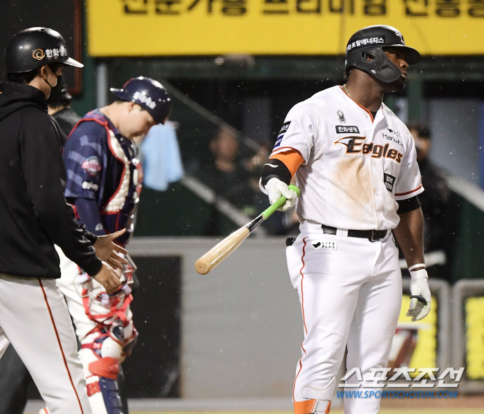 타자 심리까지 고려했다…한 점 차 무사 2,3루→병살 탈출, 운이 아닌 …