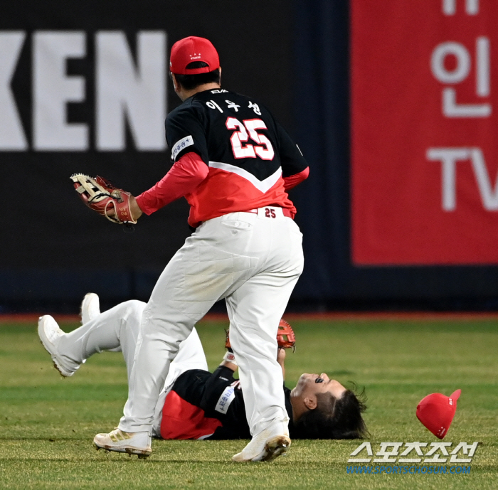 줄부상 KIA 또 가슴 철렁. 김선빈, 공잡다 이우성과 충돌후 쓰러져..…
