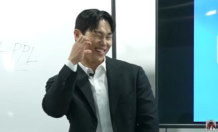 '지효 열애설♥' 윤성빈 "죄송합니다" 정장 입고 사과한 이유 [종합]