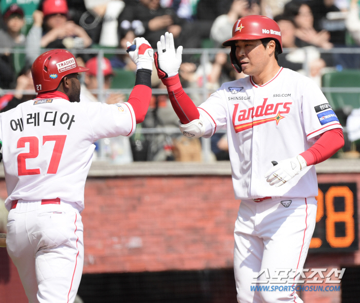 '한유섬 또 넘겼다!' 최정 빠진 SSG, 파죽의 5연승+승률 7할…두산…
