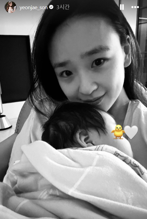 "요정은 육아중" 핼쑥해진 손연재, 子 얼굴은 '포동포동'