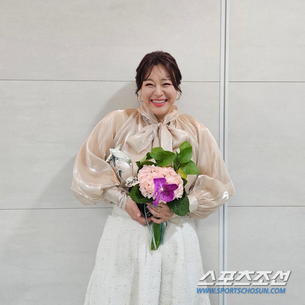 '보컬의 여왕' 이영현, '대한민국 예술문화인대상' 대중가요부문 수상