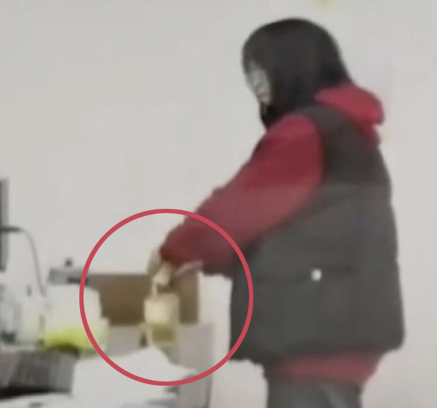 임신 동료 때문에 일 많아질까봐 '독약'탄 여성 충격
