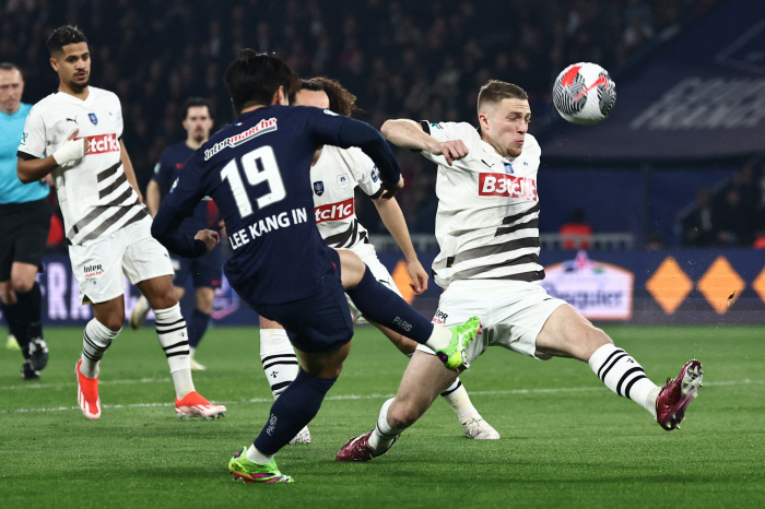 이강인 우승복 미쳤다...PSG 첫 시즌, 구단 역사상 최초 전관왕 도전