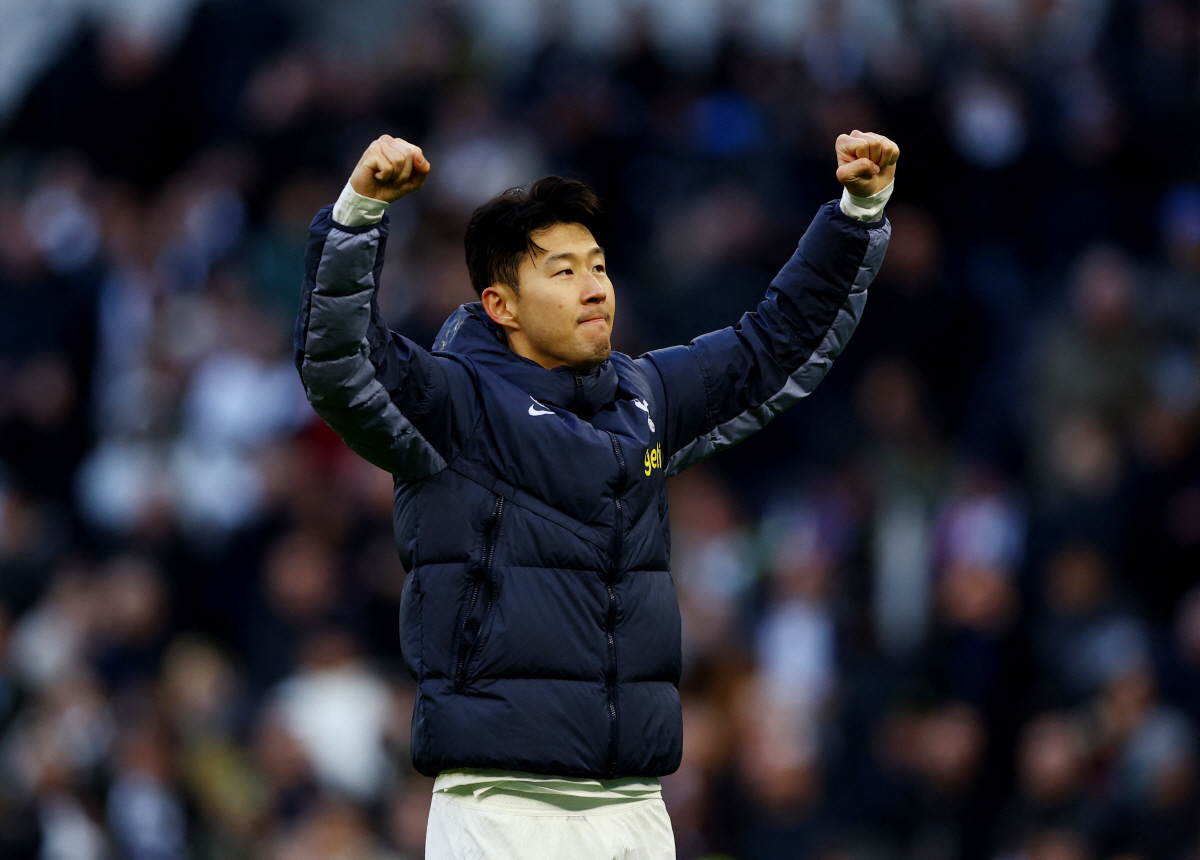 '토트넘 400경기 출전' 손흥민, 레전드 맞습니다!→"EPL 최고들과 …