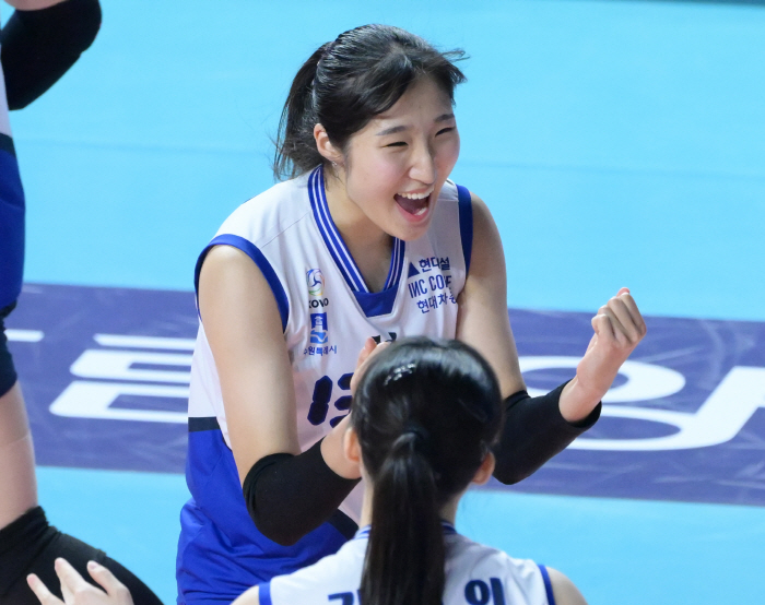 2024 대이동 예감? 강소휘·정지윤·이소영 FA→김연경 은퇴 여부에 '…